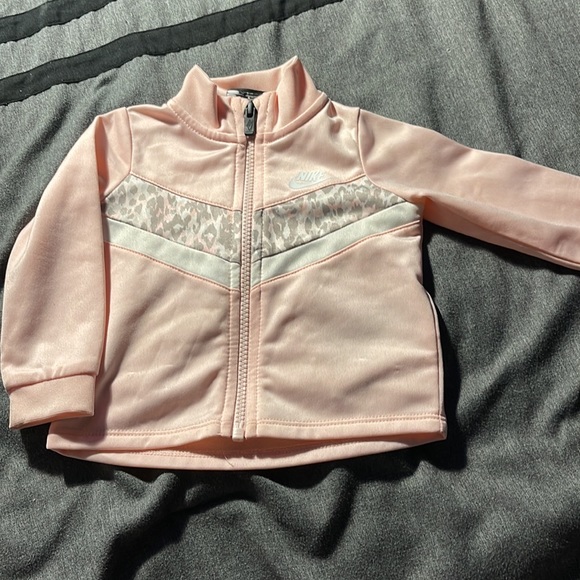 Nike sweatsuit - Picture 3 of 4